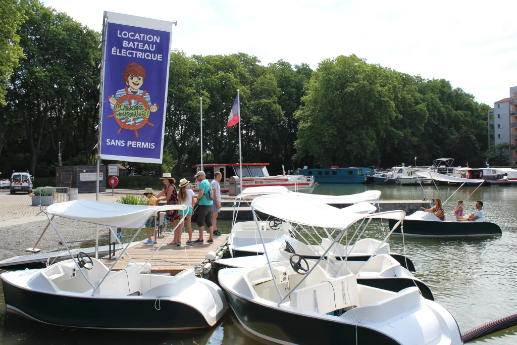 location-bateau-sans-permis-journee-canal-du-midi-toulouse