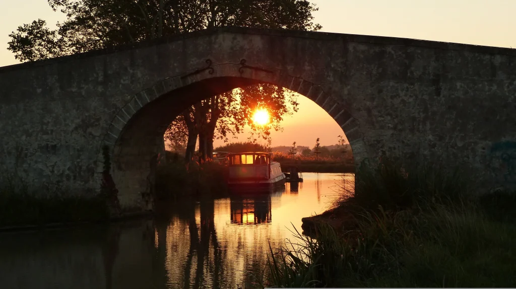 Location bateau sans permis sur le canal du midi
